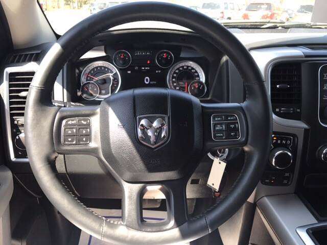 2015 RAM Ram Pickup 1500 4x4 SLT 4dr Crew Cab 5.5 ft. SB Pickup